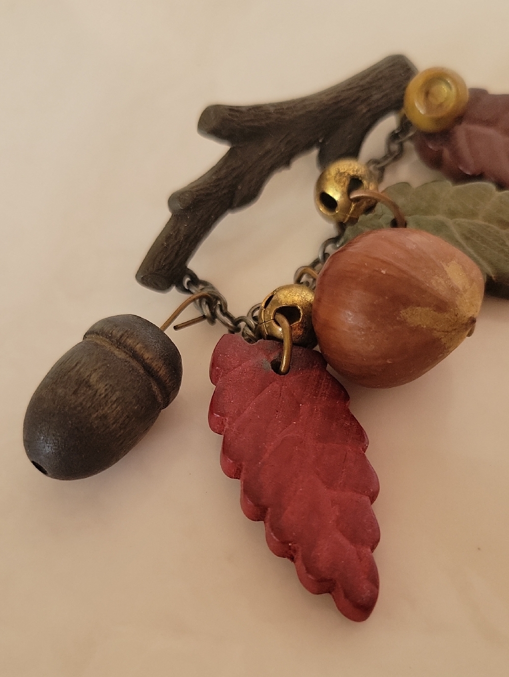 Vintage 1940s Branch With Leaves And Acorns Brooch Pin - Picture 2 of 8
